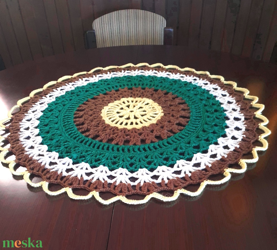 72 cm-es színes kerek horgolt terítő (mandala) - otthon & életmód - dekoráció - asztal és polc dekoráció - horgolt & csipketerítő - Meska.hu