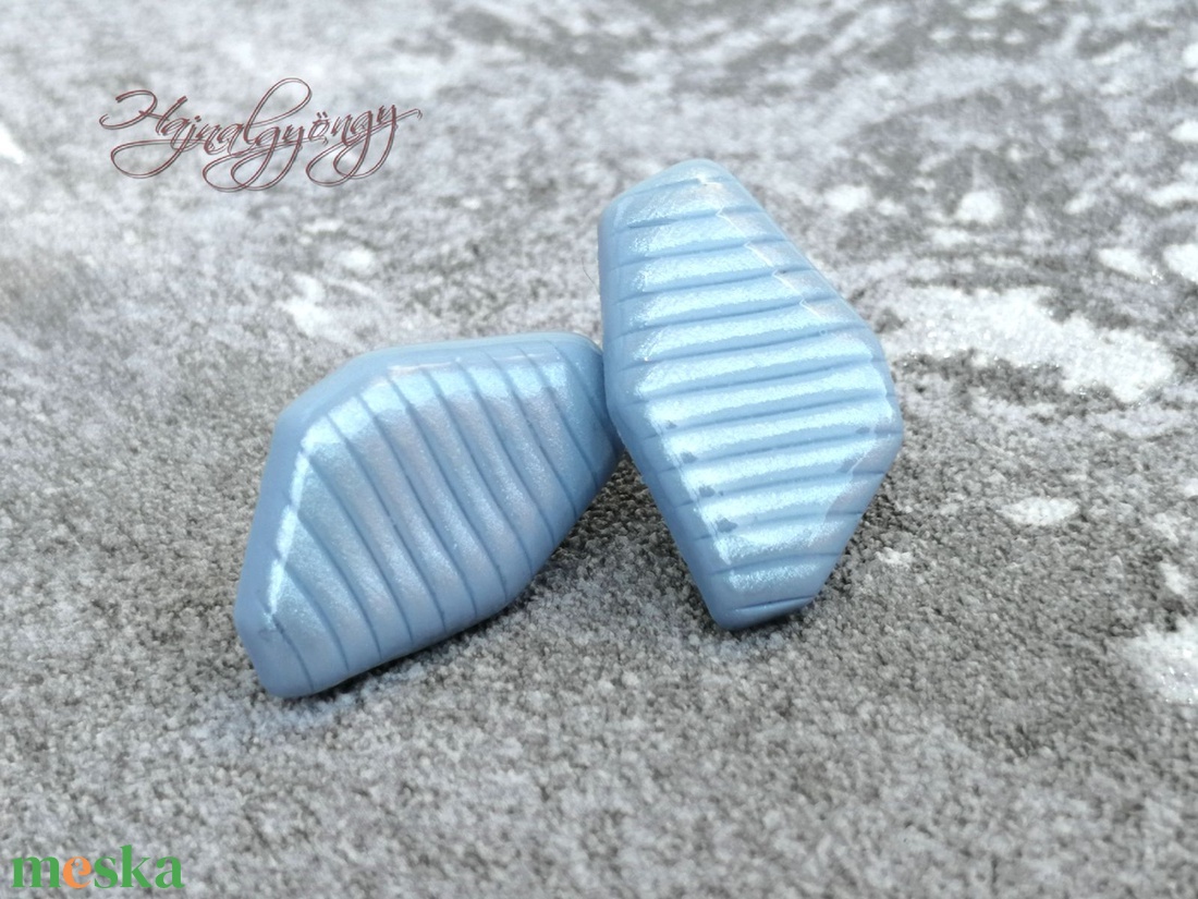 Jégkék csíkos fülbevaló - ékszer - fülbevaló - pötty fülbevaló - Meska.hu