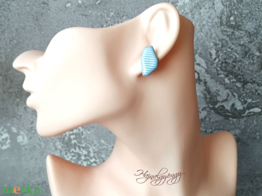Jégkék csíkos fülbevaló - ékszer - fülbevaló - pötty fülbevaló - Meska.hu