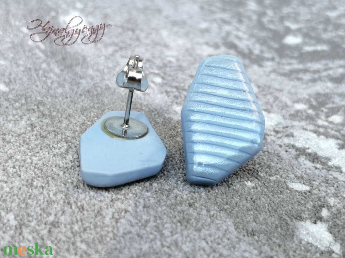 Jégkék csíkos fülbevaló - ékszer - fülbevaló - pötty fülbevaló - Meska.hu