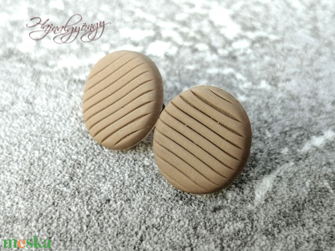 VILÁGOSBARNA fülbevaló - ékszer - fülbevaló - pötty fülbevaló - Meska.hu