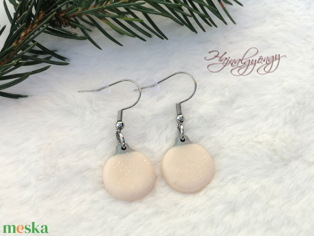 Sötétben világító csillámos karácsonyfadísz fülbevaló - ékszer - fülbevaló - lógó fülbevaló - Meska.hu