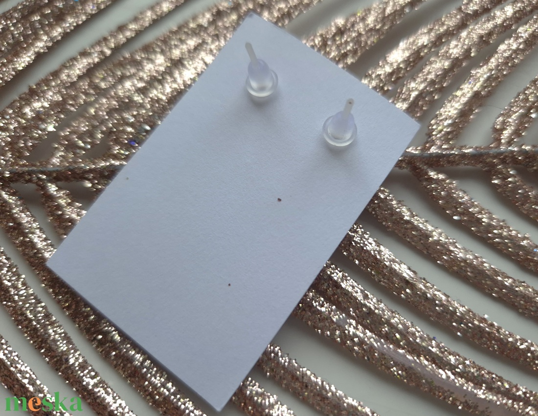 Mikulás sapka fülbevaló - fémmentes - ékszer - fülbevaló - pötty fülbevaló - Meska.hu