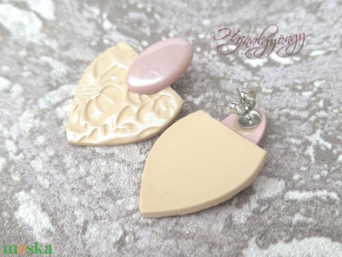 CSIPKEFELHŐ fülbevaló - ékszer - fülbevaló - lógó fülbevaló - Meska.hu