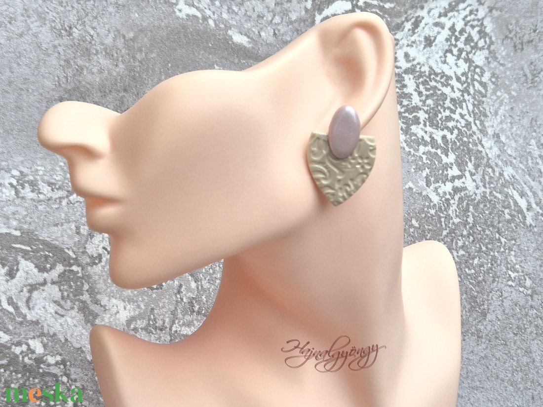 CSIPKEFELHŐ fülbevaló - ékszer - fülbevaló - lógó fülbevaló - Meska.hu