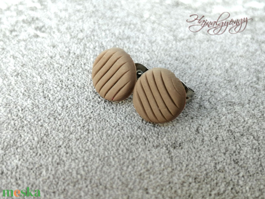 VILÁGOSBARNA fülbevaló - ékszer - fülbevaló - pötty fülbevaló - Meska.hu