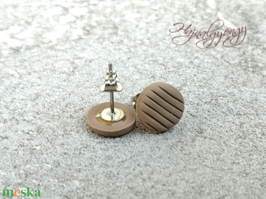 VILÁGOSBARNA fülbevaló - ékszer - fülbevaló - pötty fülbevaló - Meska.hu