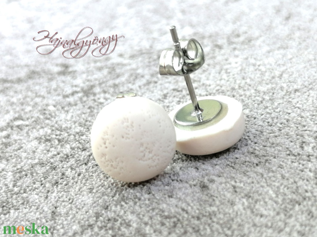 VILÁGOS KRÉM fülbevaló kicsi - ékszer - fülbevaló - pötty fülbevaló - Meska.hu