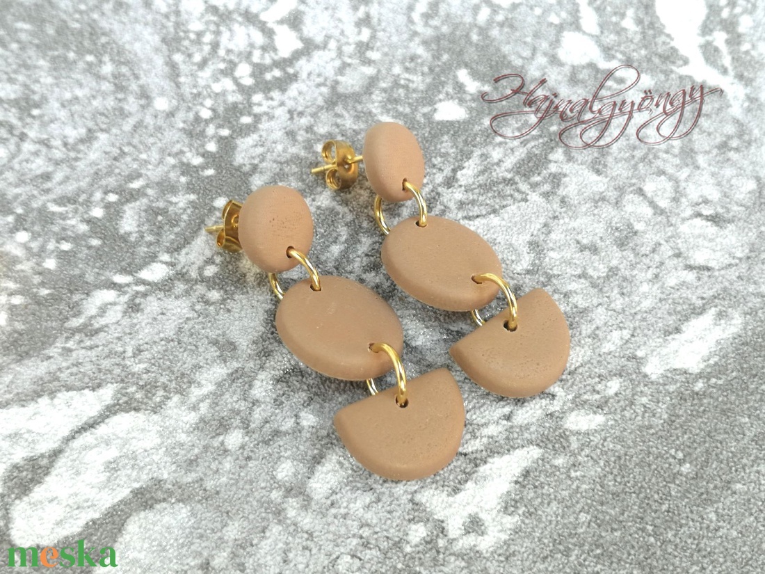 BÉZS fülbevaló - ékszer - fülbevaló - lógó fülbevaló - Meska.hu