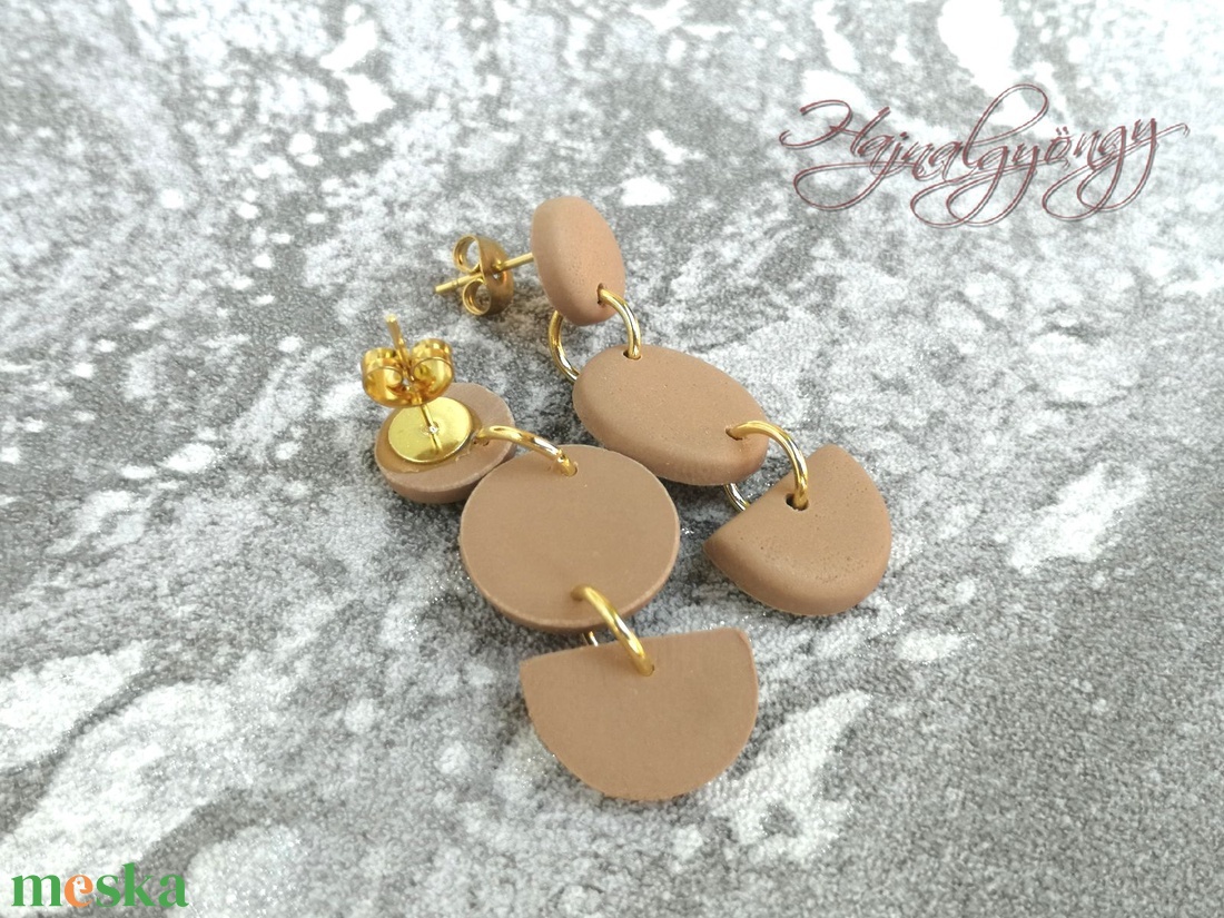 BÉZS fülbevaló - ékszer - fülbevaló - lógó fülbevaló - Meska.hu
