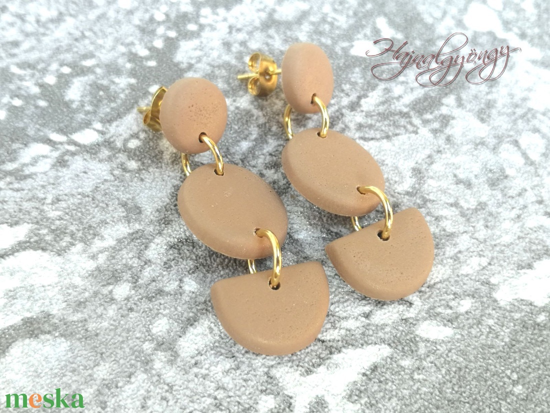 BÉZS fülbevaló - ékszer - fülbevaló - lógó fülbevaló - Meska.hu