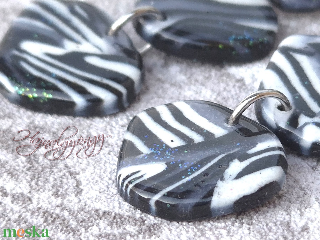 MILKY WAY - fekete fehér nemesacél fülbevaló - ékszer - fülbevaló - lógó fülbevaló - Meska.hu