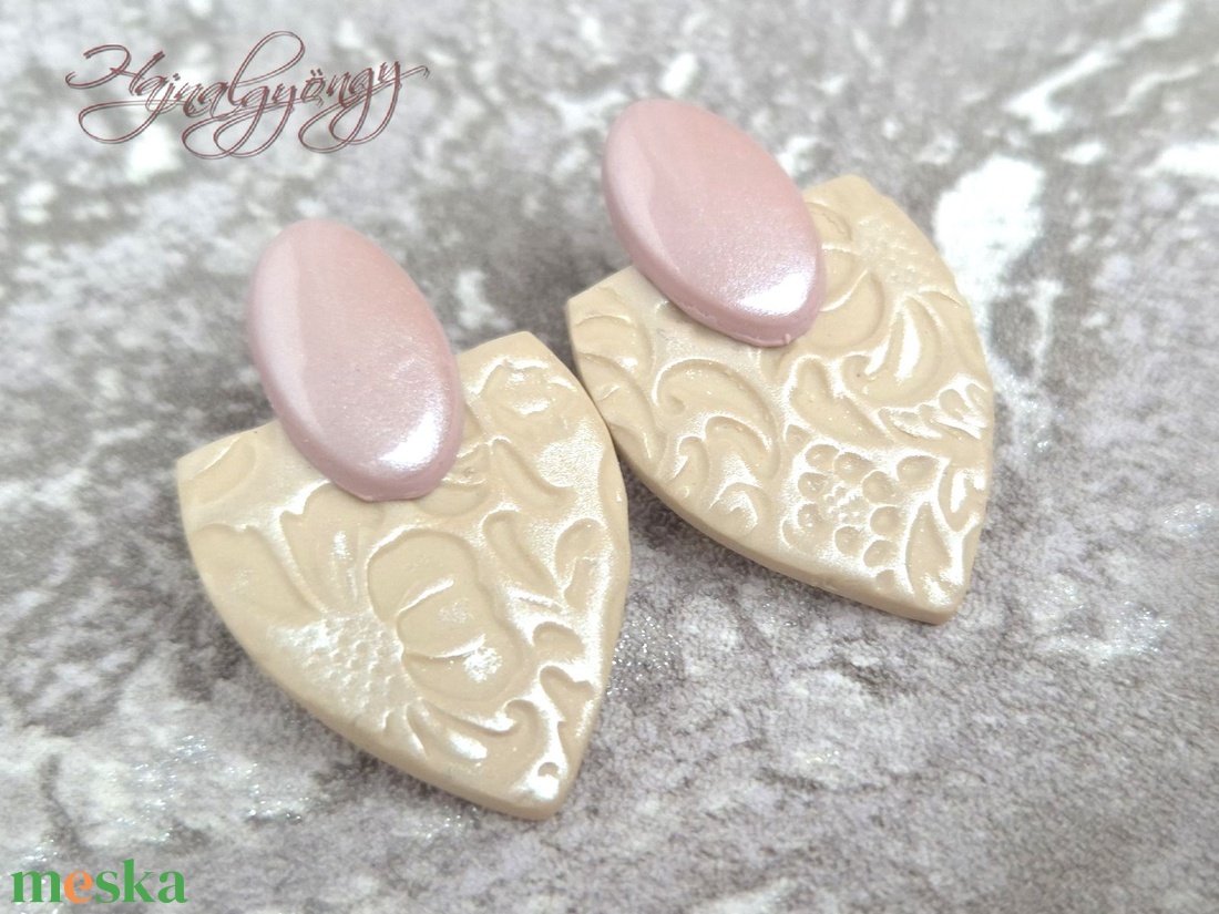 CSIPKEFELHŐ fülbevaló - ékszer - fülbevaló - lógó fülbevaló - Meska.hu