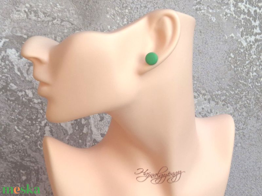 VILÁGOSZÖLD fülbevaló 10 mm - ékszer - fülbevaló - pötty fülbevaló - Meska.hu