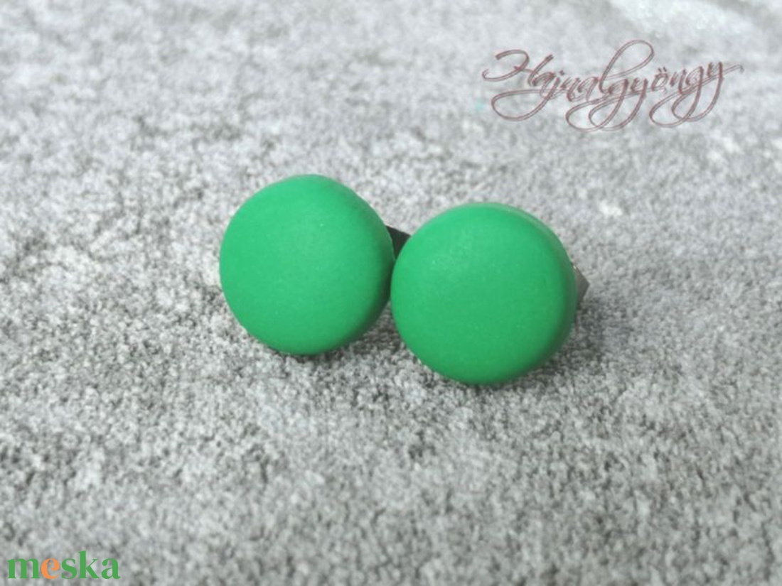 VILÁGOSZÖLD fülbevaló 10 mm - ékszer - fülbevaló - pötty fülbevaló - Meska.hu