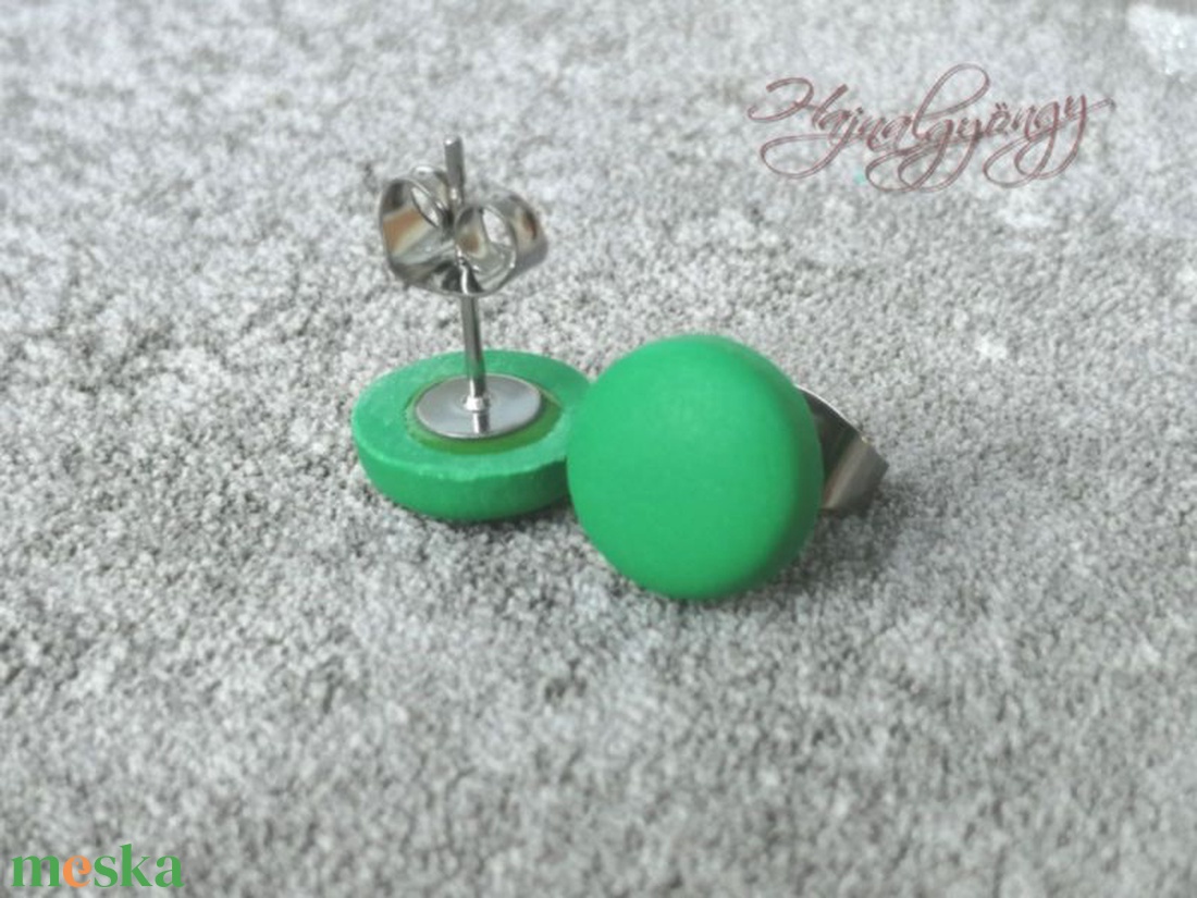 VILÁGOSZÖLD fülbevaló 10 mm - ékszer - fülbevaló - pötty fülbevaló - Meska.hu