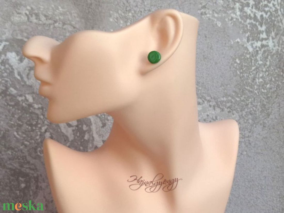 ÉLÉNK ZÖLD fülbevaló 10 mm - ékszer - fülbevaló - pötty fülbevaló - Meska.hu
