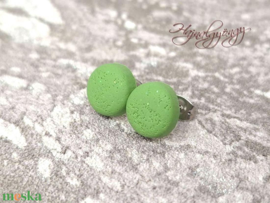 VILÁGOSZÖLD fülbevaló 10 mm - ékszer - fülbevaló - pötty fülbevaló - Meska.hu