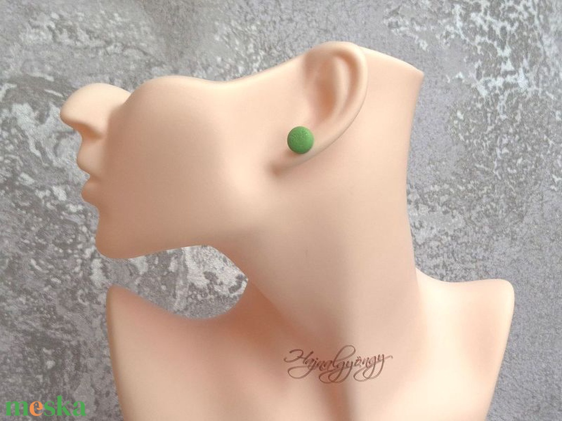 VILÁGOSZÖLD fülbevaló 10 mm - ékszer - fülbevaló - pötty fülbevaló - Meska.hu