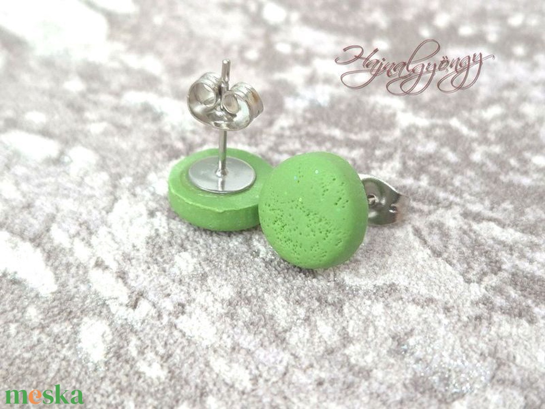 VILÁGOSZÖLD fülbevaló 10 mm - ékszer - fülbevaló - pötty fülbevaló - Meska.hu