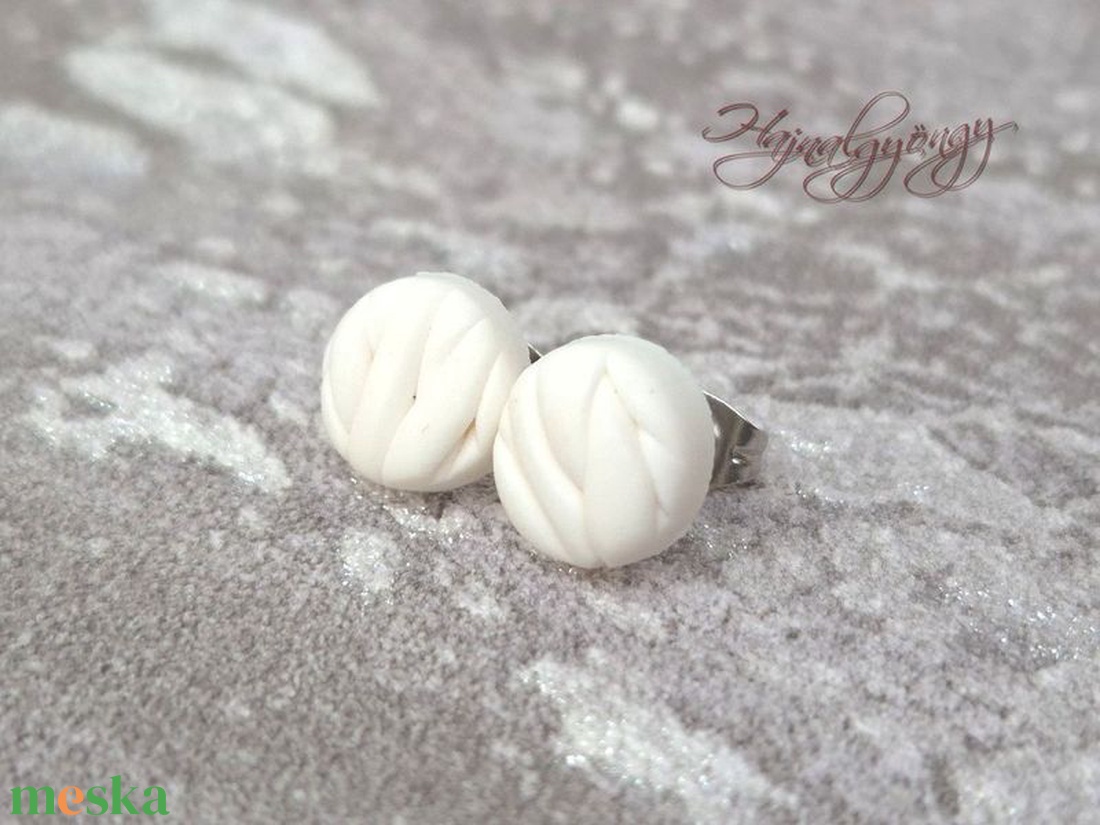 FEHÉR KÖTÖTT nemesacél fülbevaló 10 mm - ékszer - fülbevaló - pötty fülbevaló - Meska.hu