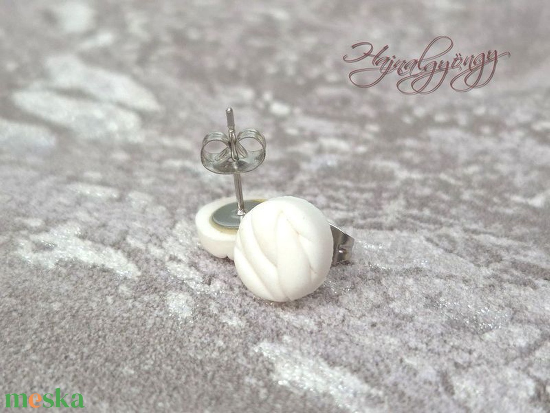 FEHÉR KÖTÖTT nemesacél fülbevaló 10 mm - ékszer - fülbevaló - pötty fülbevaló - Meska.hu
