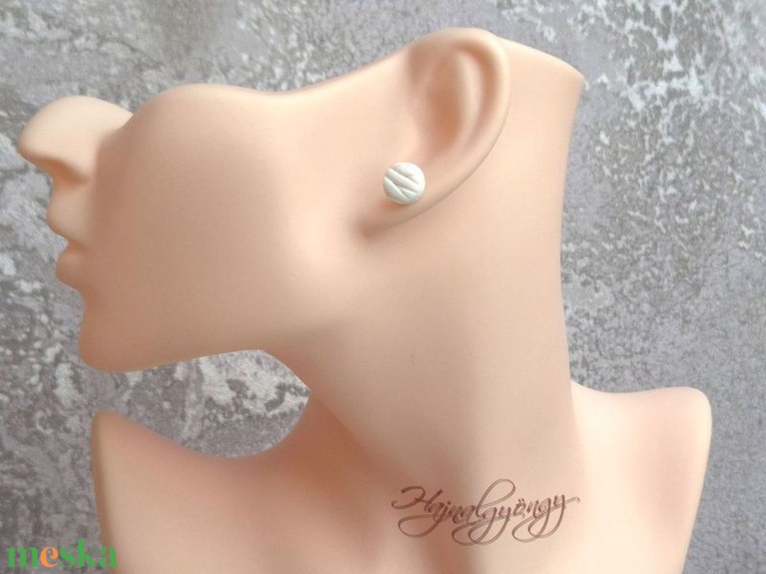 FEHÉR KÖTÖTT nemesacél fülbevaló 10 mm - ékszer - fülbevaló - pötty fülbevaló - Meska.hu