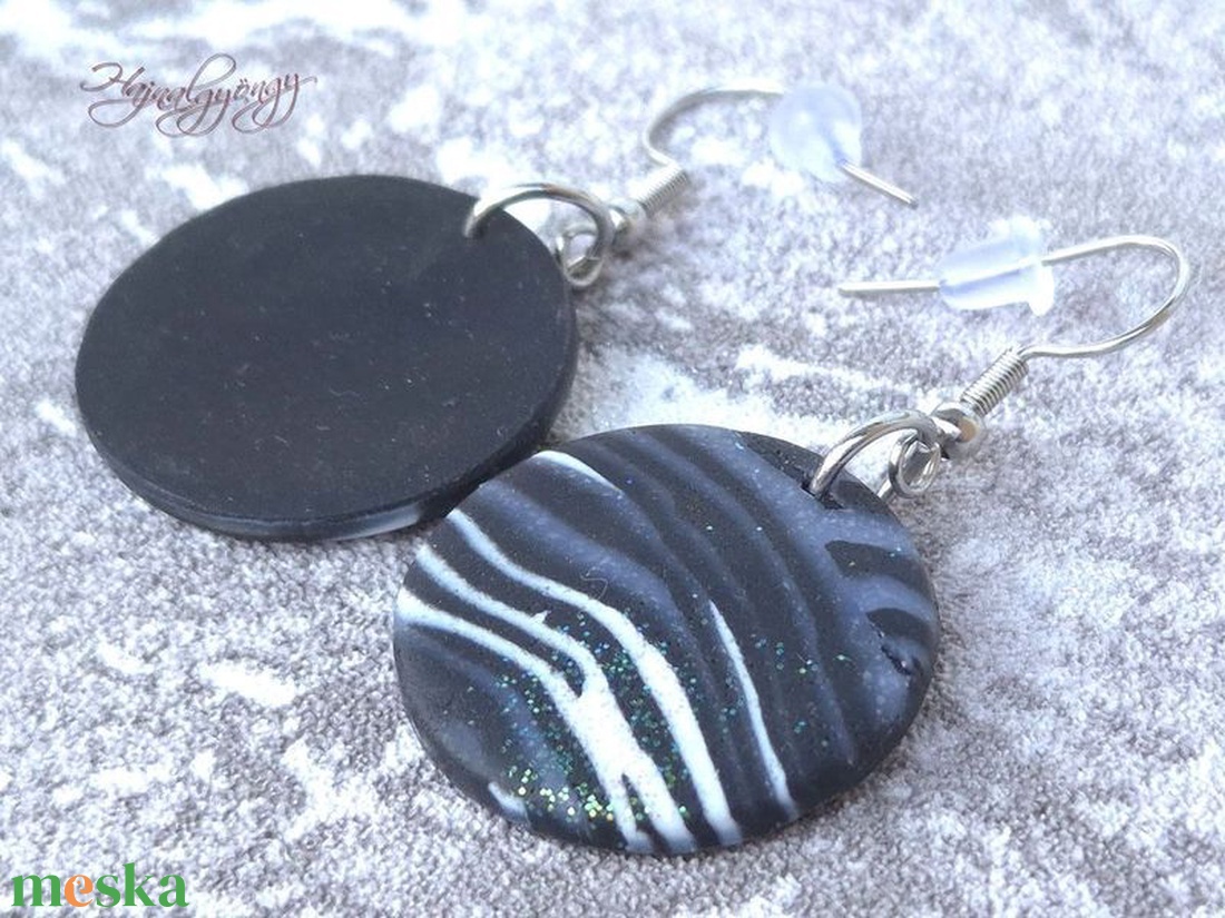 MILKY WAY - fekete fehér nemesacél fülbevaló - ékszer - fülbevaló - lógós kerek fülbevaló - Meska.hu