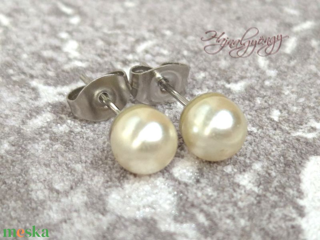 PRECIOSA ekrü gömb nemesacél fülbevaló 6 mm - ékszer - fülbevaló - pötty fülbevaló - Meska.hu