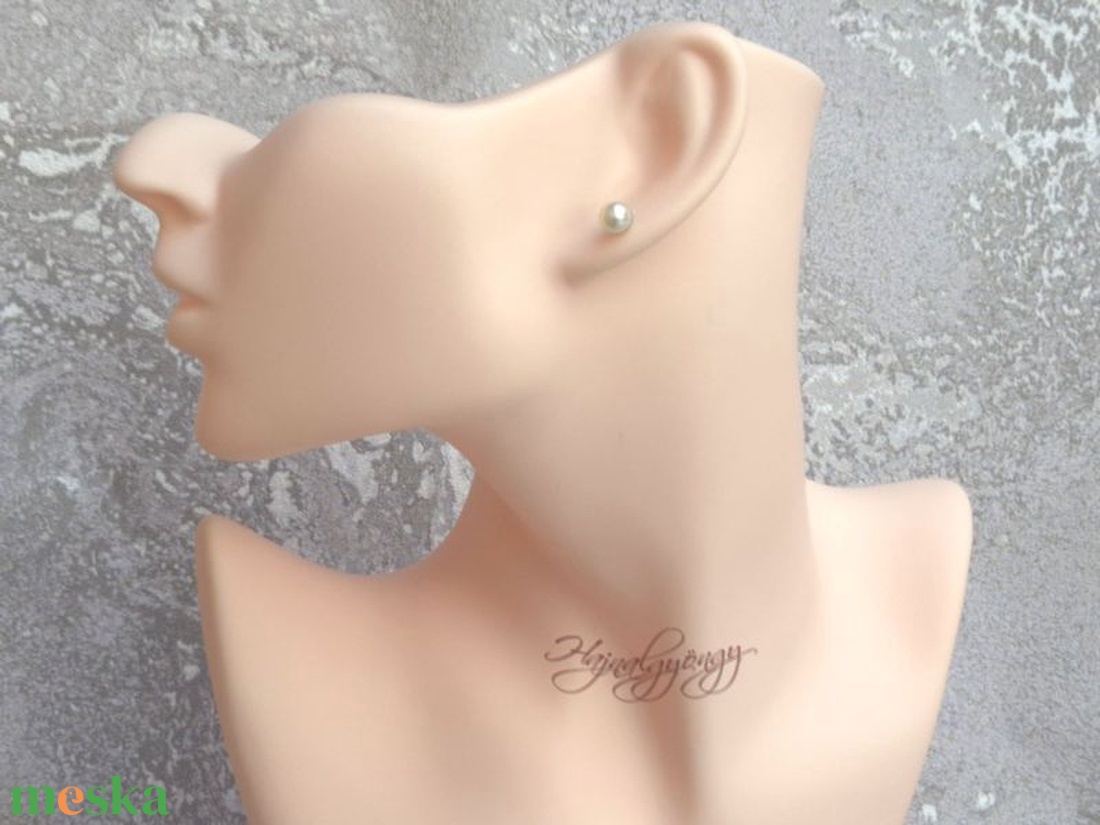 PRECIOSA ekrü gömb nemesacél fülbevaló 6 mm - ékszer - fülbevaló - pötty fülbevaló - Meska.hu