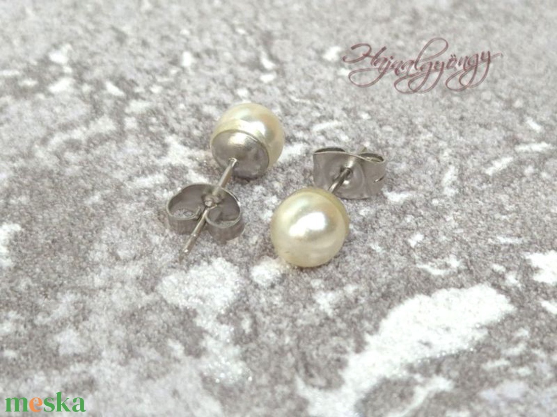 PRECIOSA ekrü gömb nemesacél fülbevaló 6 mm - ékszer - fülbevaló - pötty fülbevaló - Meska.hu