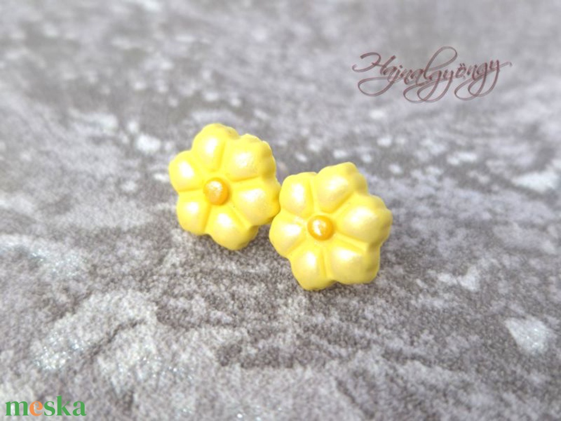 SÁRGA VIRÁG nemesacél fülbevaló  - ékszer - fülbevaló - pötty fülbevaló - Meska.hu