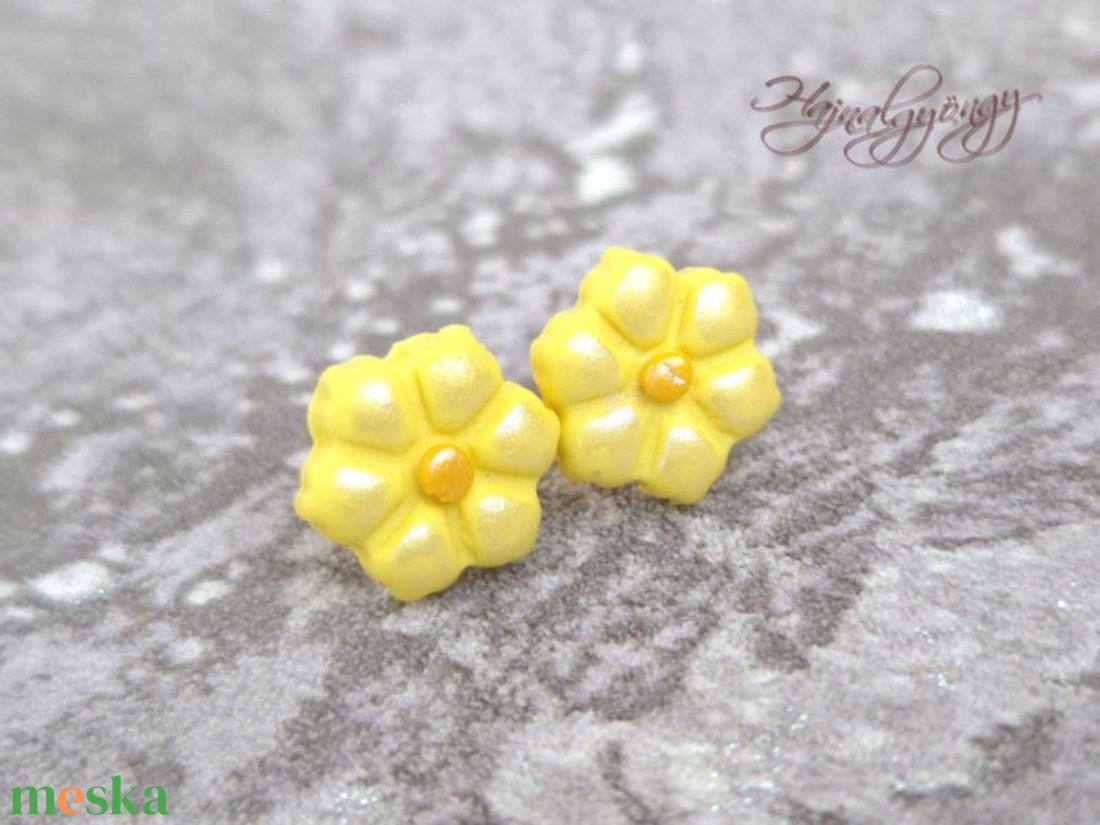 SÁRGA VIRÁG nemesacél fülbevaló  - ékszer - fülbevaló - pötty fülbevaló - Meska.hu