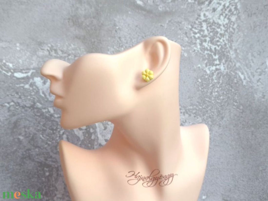 SÁRGA VIRÁG nemesacél fülbevaló  - ékszer - fülbevaló - pötty fülbevaló - Meska.hu