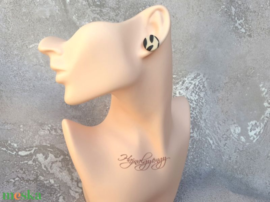 INDA - fekete-bézs nemesacél fülbevaló 15 mm - ékszer - fülbevaló - pötty fülbevaló - Meska.hu