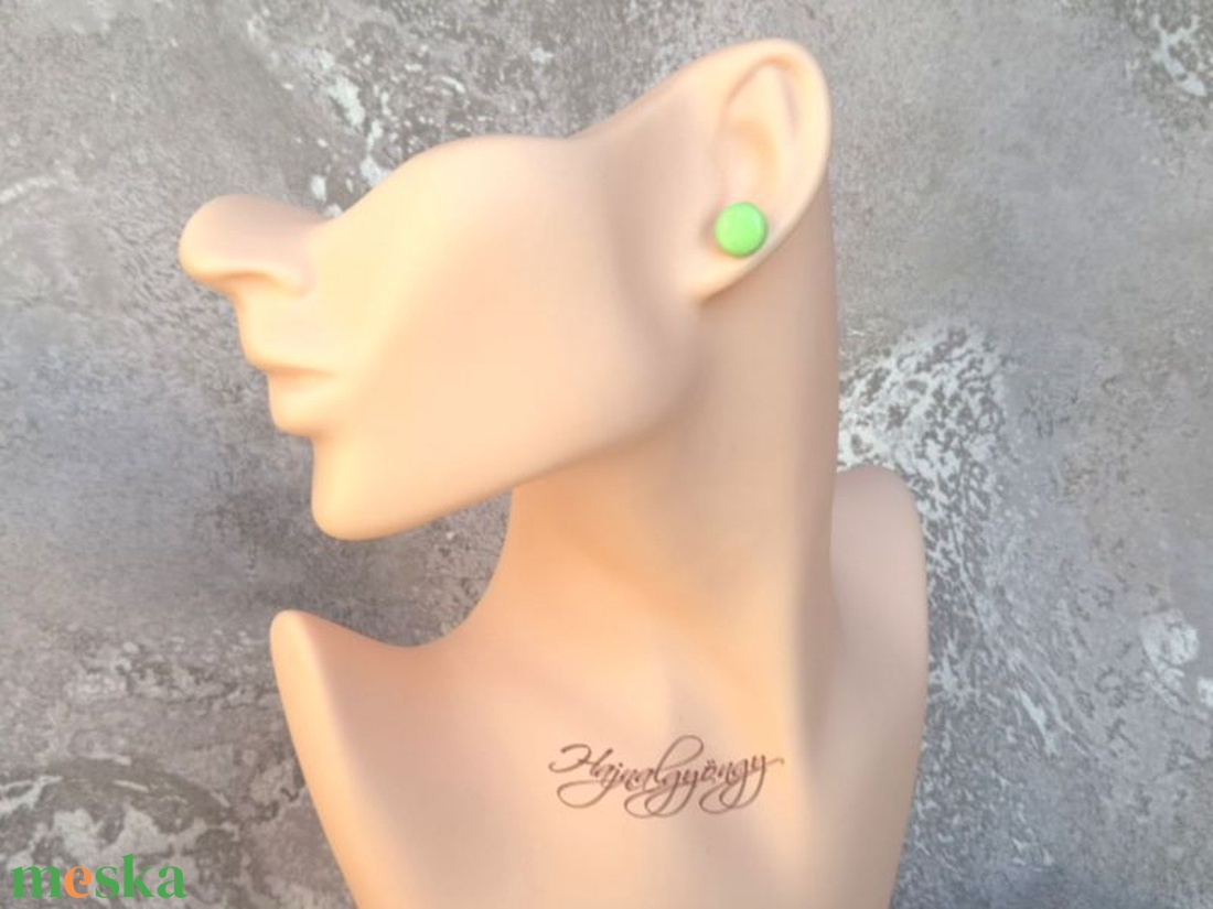 VILÁGOSZÖLD nemesacél fülbevaló 10 mm - ékszer - fülbevaló - pötty fülbevaló - Meska.hu