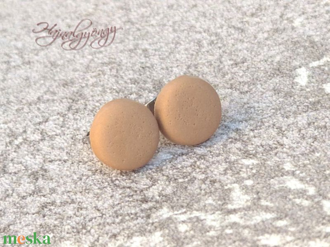 VILÁGOSBARNA nemesacél fülbevaló 10 mm - ékszer - fülbevaló - pötty fülbevaló - Meska.hu