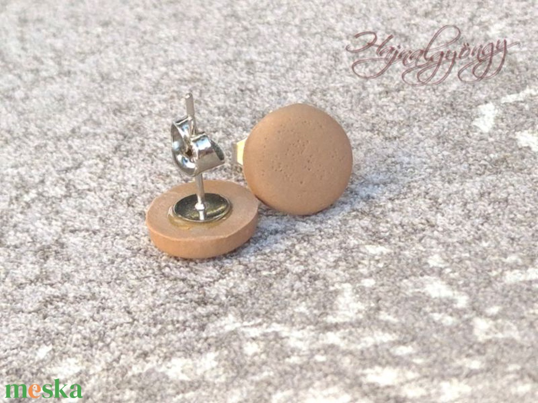 VILÁGOSBARNA nemesacél fülbevaló 10 mm - ékszer - fülbevaló - pötty fülbevaló - Meska.hu
