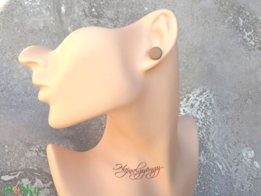 VILÁGOSBARNA nemesacél fülbevaló 10 mm - ékszer - fülbevaló - pötty fülbevaló - Meska.hu