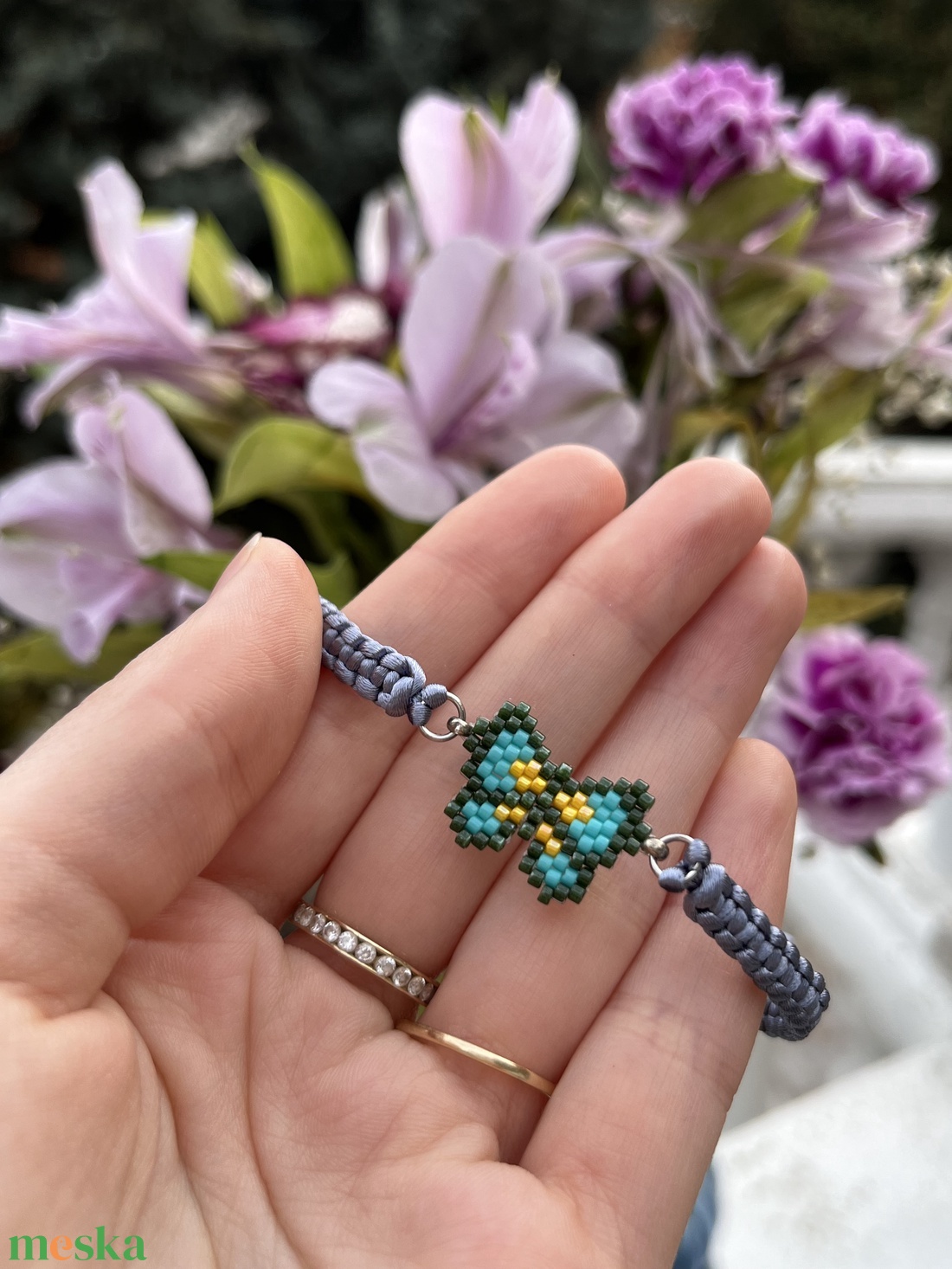 Fonott karkötő sötétzöld- türkiz színű gyöngy pillangóval - ékszer - karkötő - fonott karkötő - Meska.hu