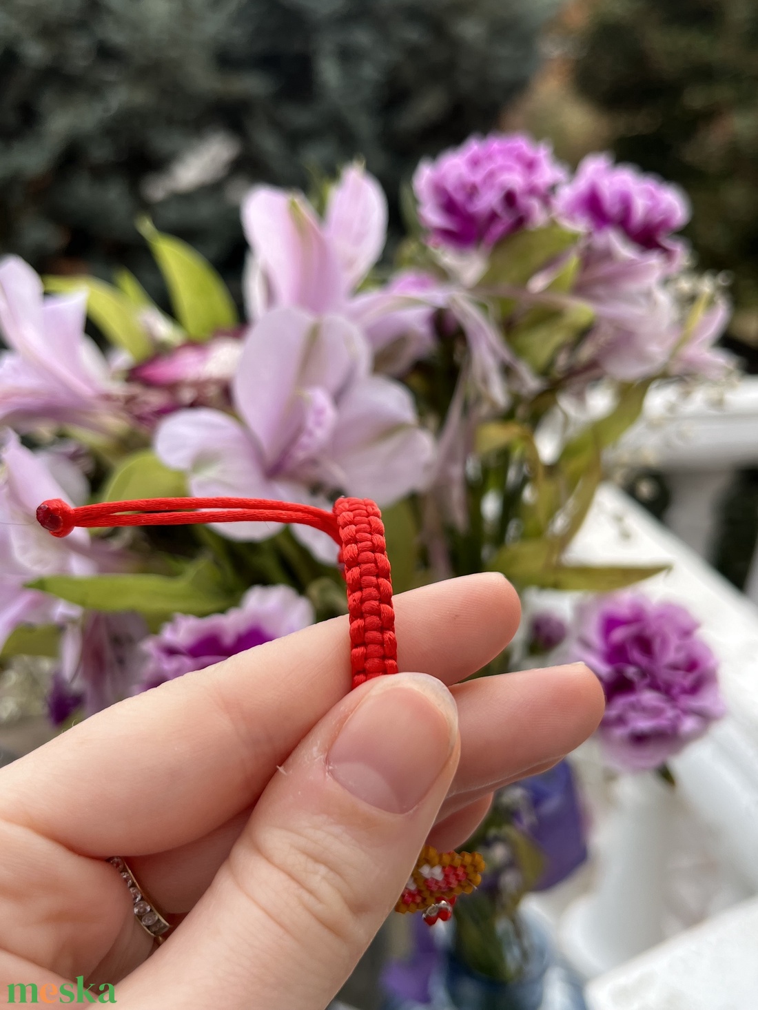 Fonott karkötő világosbarna-piros színű gyöngy pillangóval - ékszer - karkötő - fonott karkötő - Meska.hu