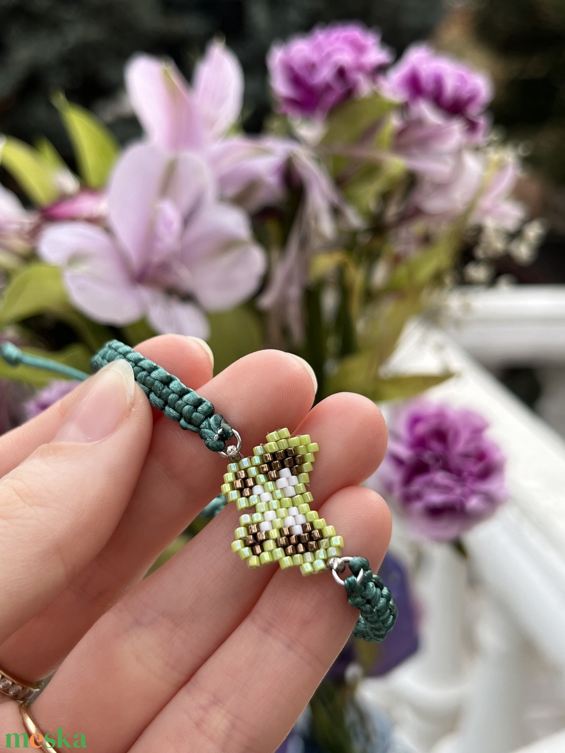 Fonott karkötő világoszöld-bronz színű gyöngy pillangóval - ékszer - karkötő - fonott karkötő - Meska.hu