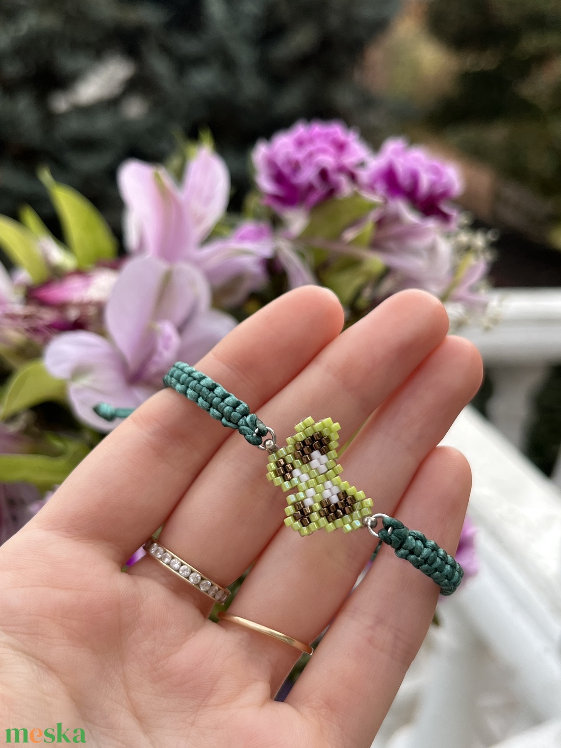 Fonott karkötő világoszöld-bronz színű gyöngy pillangóval - ékszer - karkötő - fonott karkötő - Meska.hu