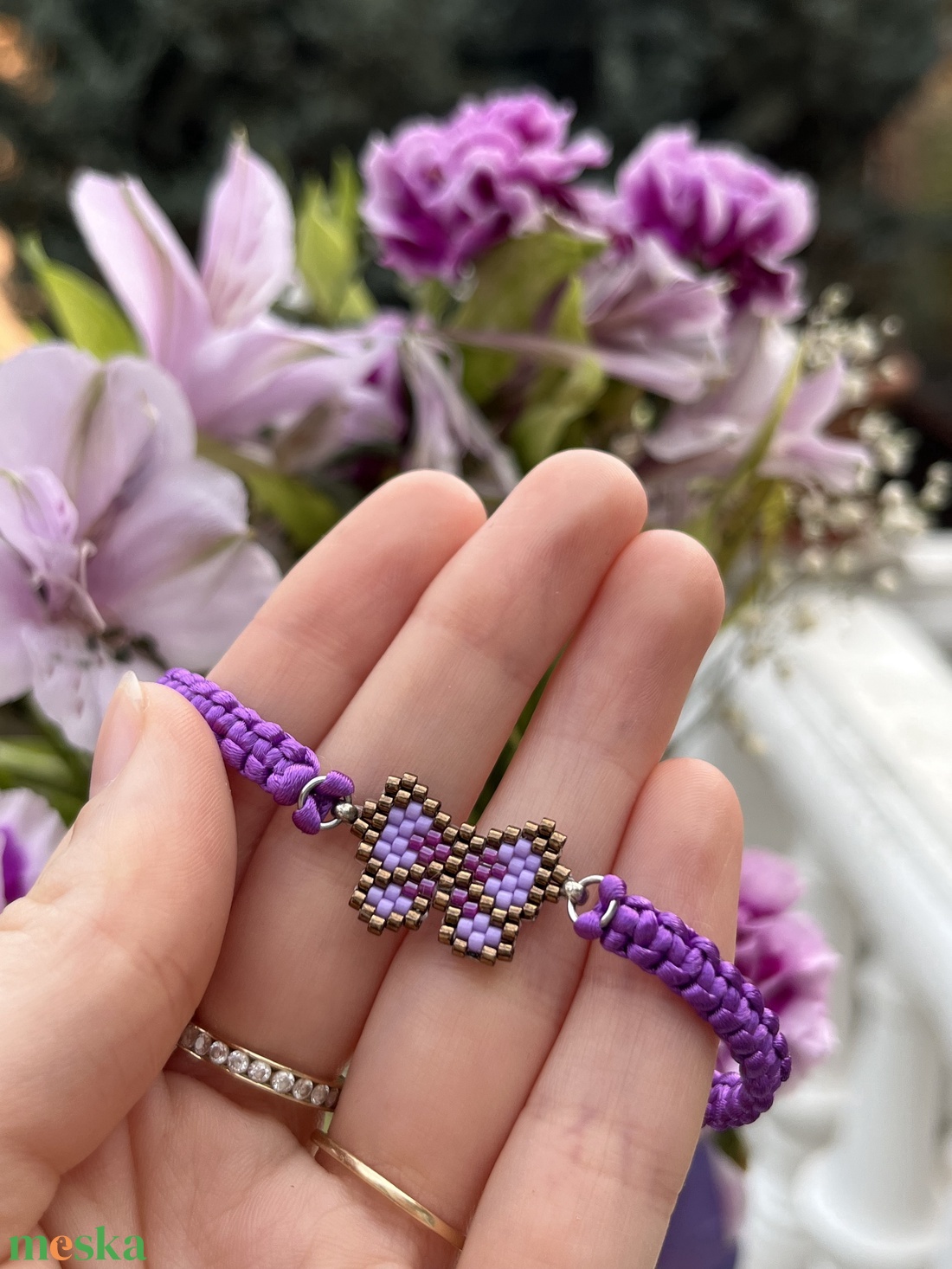 Fonott karkötő bronzszínű-világoslila gyöngy pillangóval - ékszer - karkötő - fonott karkötő - Meska.hu