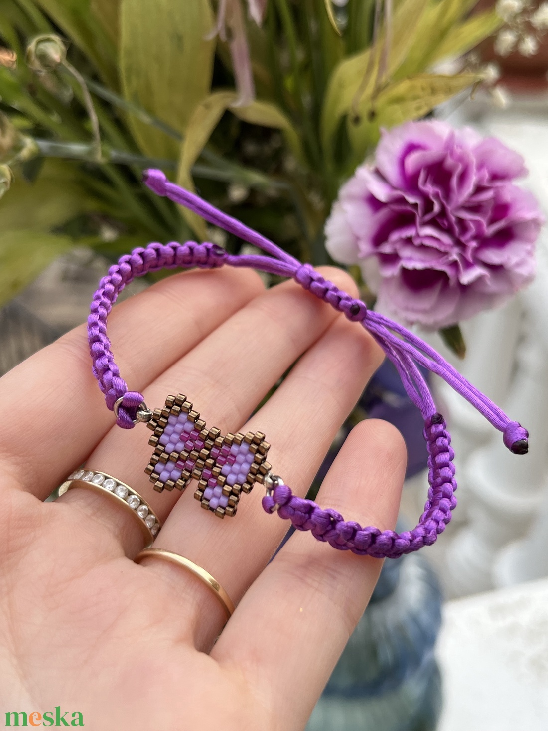 Fonott karkötő bronzszínű-világoslila gyöngy pillangóval - ékszer - karkötő - fonott karkötő - Meska.hu