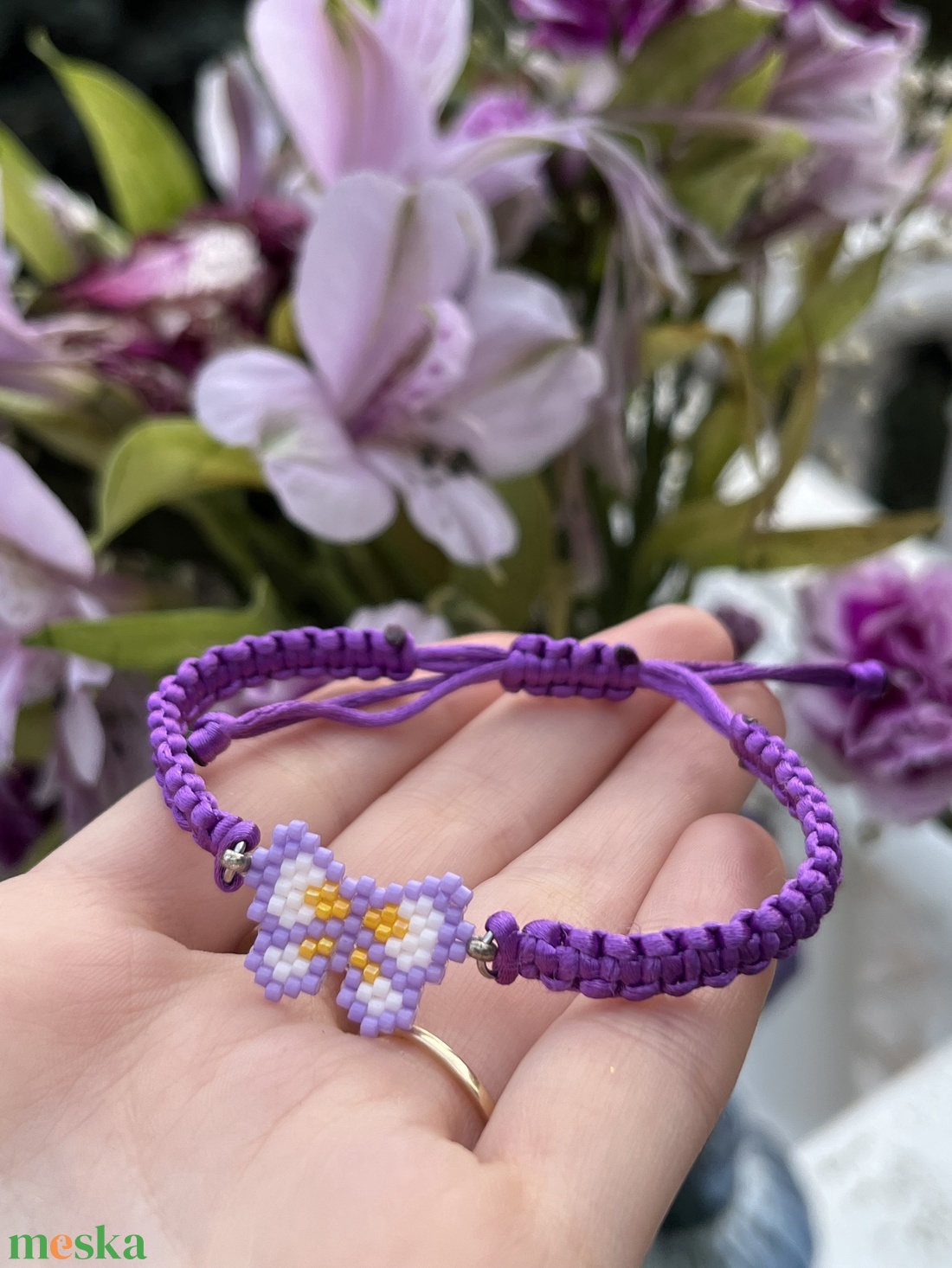 Fonott karkötő bronzszínű-világoslila gyöngy pillangóval - ékszer - karkötő - fonott karkötő - Meska.hu