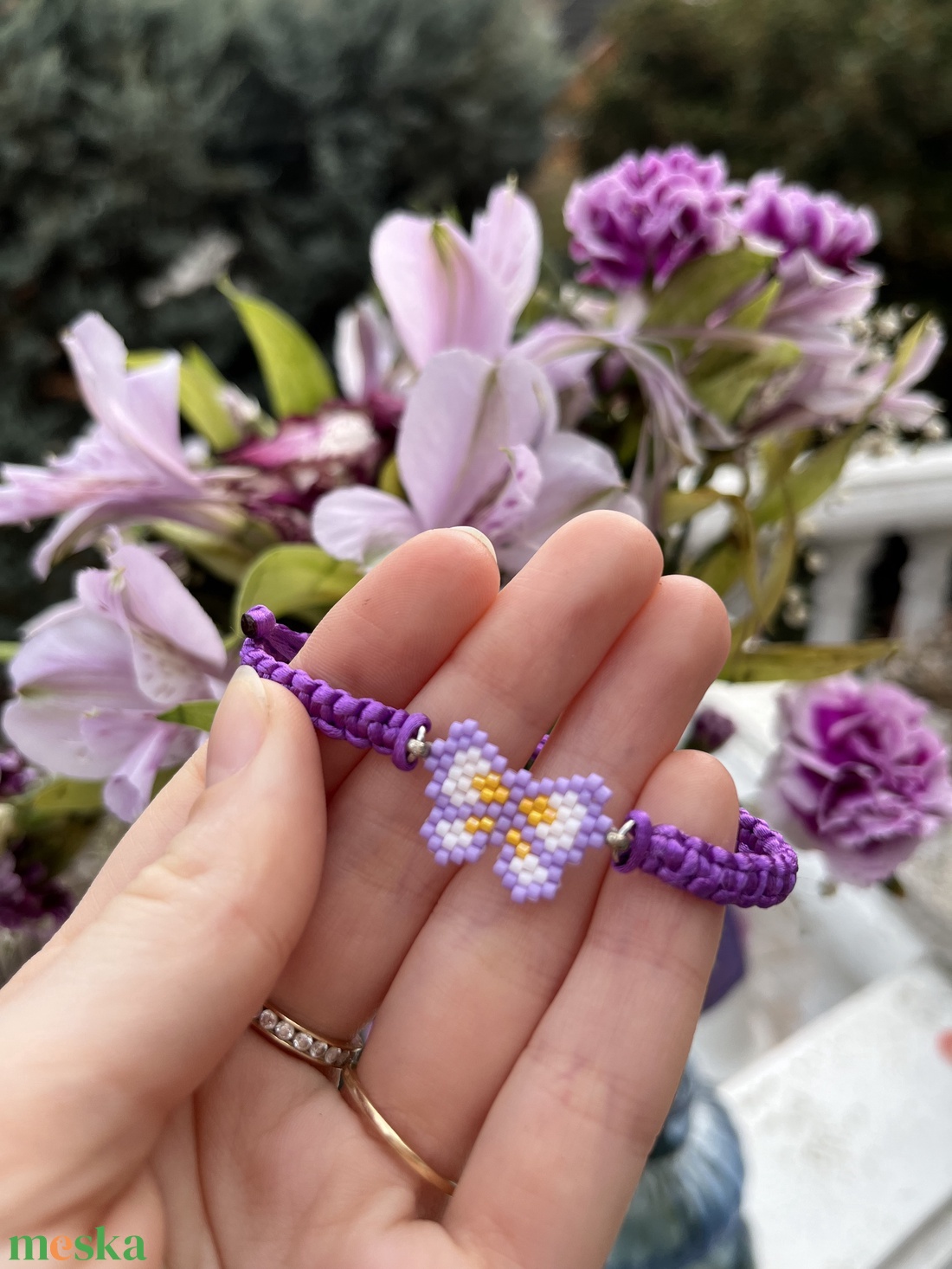 Fonott karkötő bronzszínű-világoslila gyöngy pillangóval - ékszer - karkötő - fonott karkötő - Meska.hu