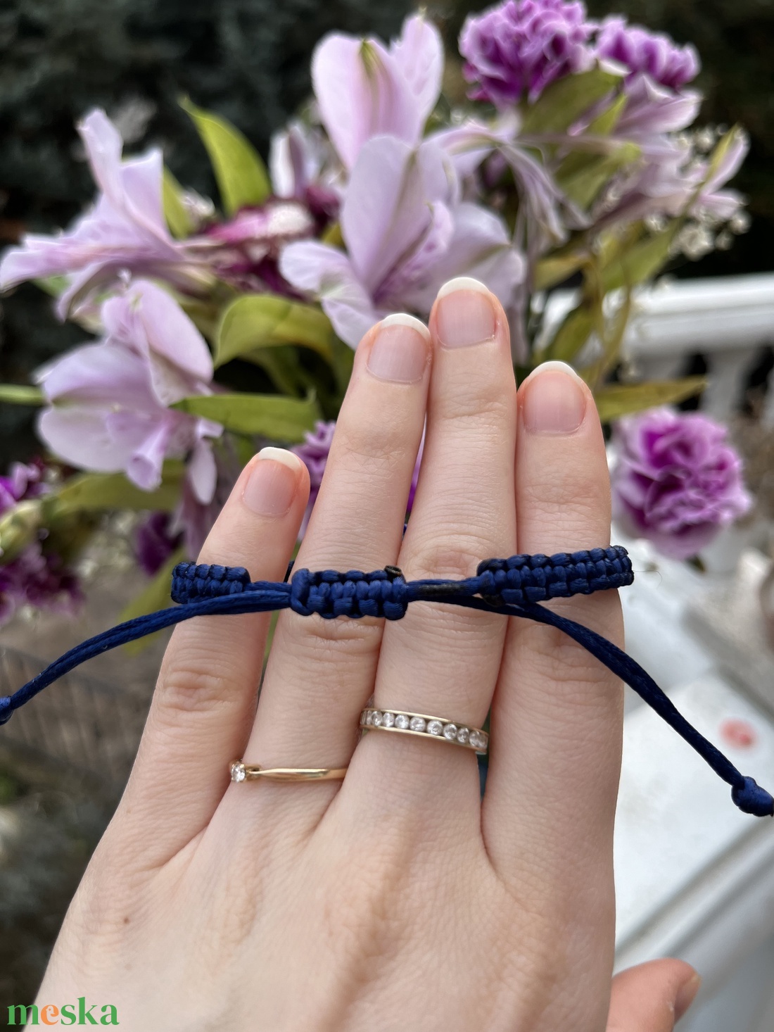 Fonott karkötő sötétkék-világoskék gyöngy pillangóval - ékszer - karkötő - fonott karkötő - Meska.hu