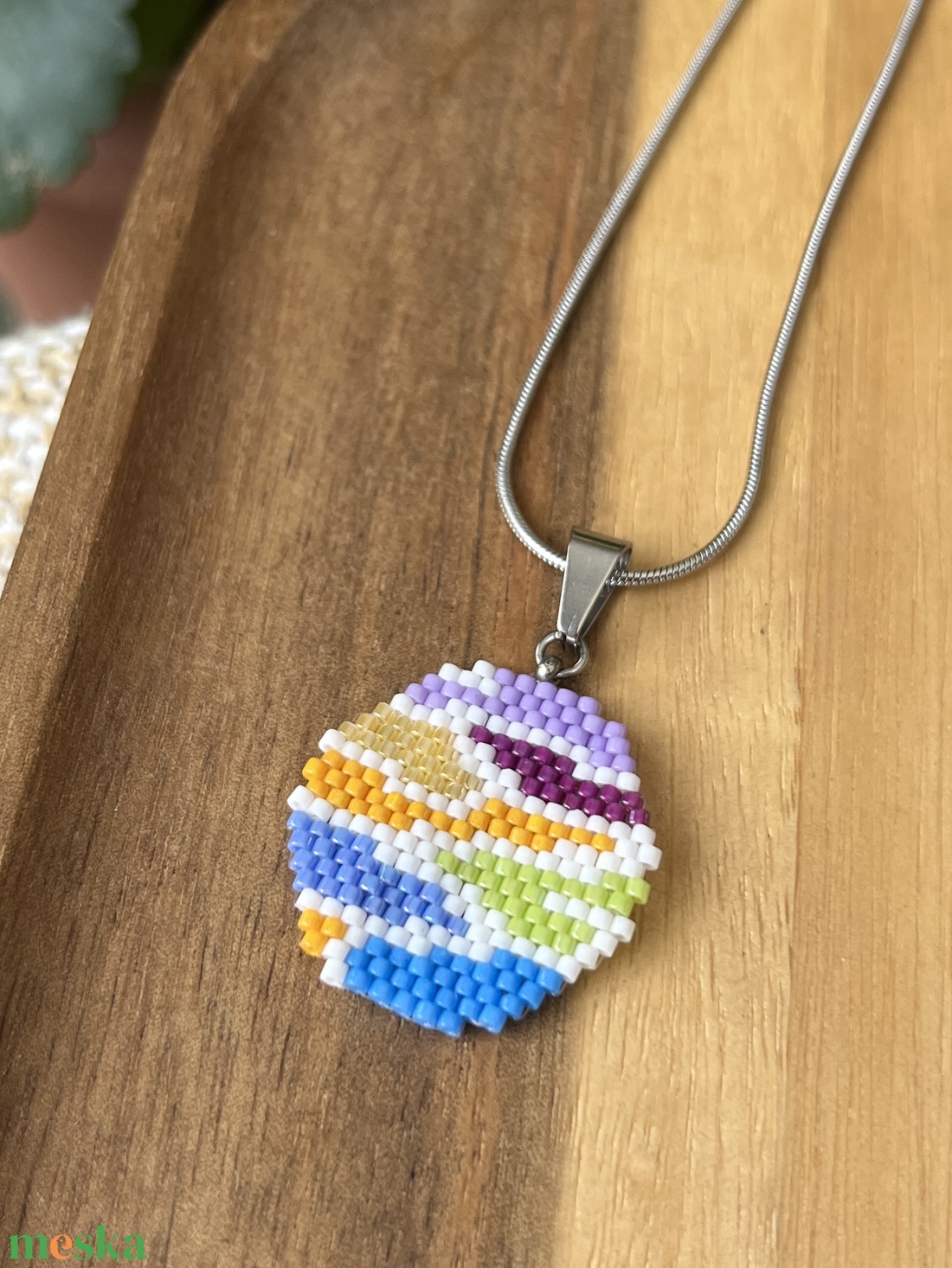 Színes absztrakt medál gyöngyből - ékszer - nyaklánc - medál - Meska.hu