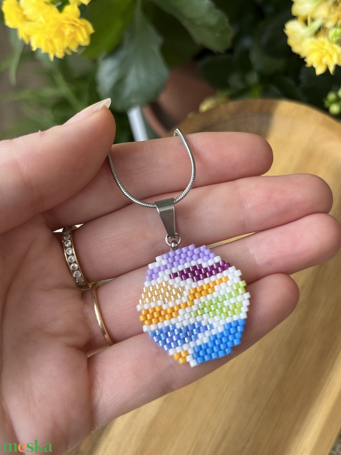 Színes absztrakt medál gyöngyből - ékszer - nyaklánc - medál - Meska.hu